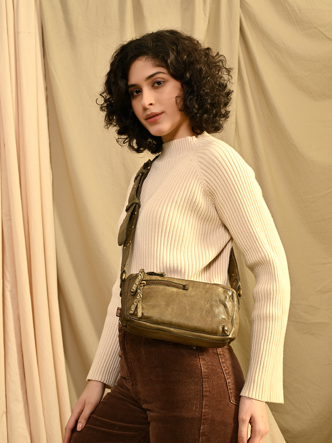 TRANQUIL TRAIL: OLIVE CROSSOVER SLING BAG BY ART N VINTAGE