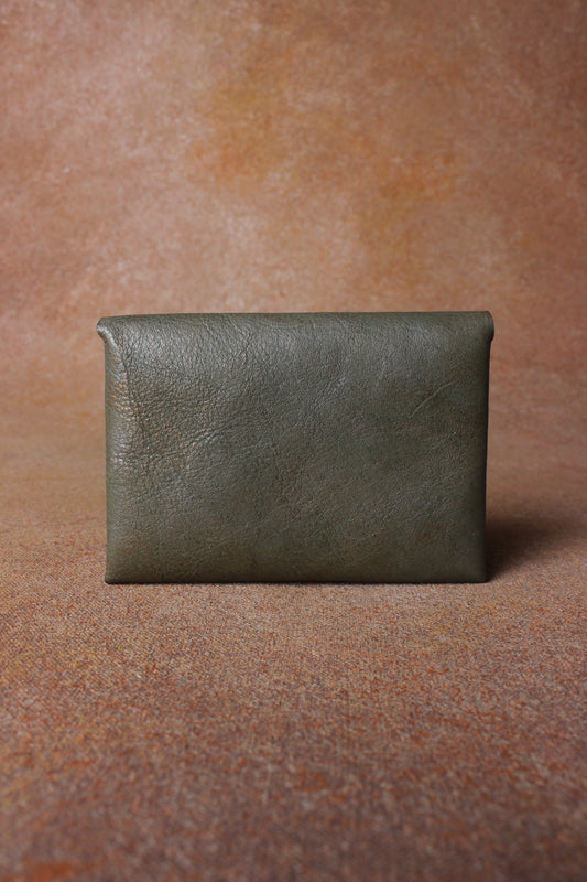 Metallic Elegance: Leather Card Pouch with Shimmering Finish