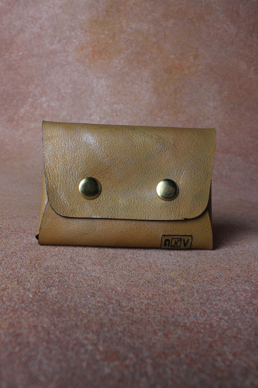 Metallic Elegance: Leather Card Pouch with Shimmering Finish