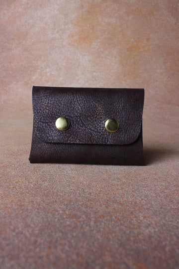 Metallic Elegance: Leather Card Pouch with Shimmering Finish