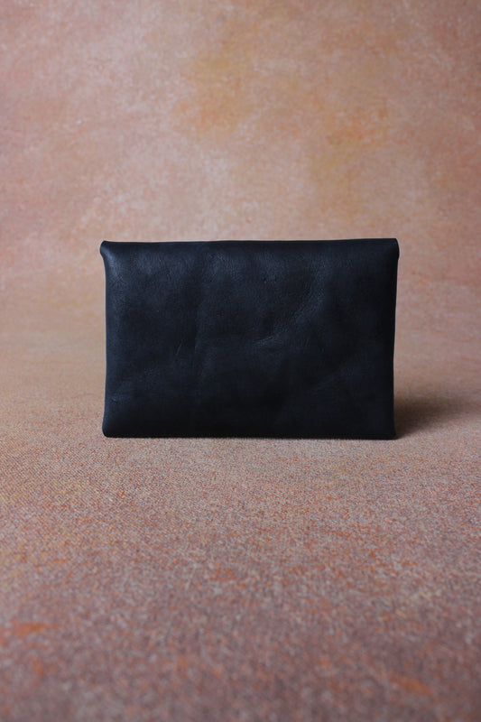 Timeless Appeal: Leather Card Pouch with Sutle Plane Texture