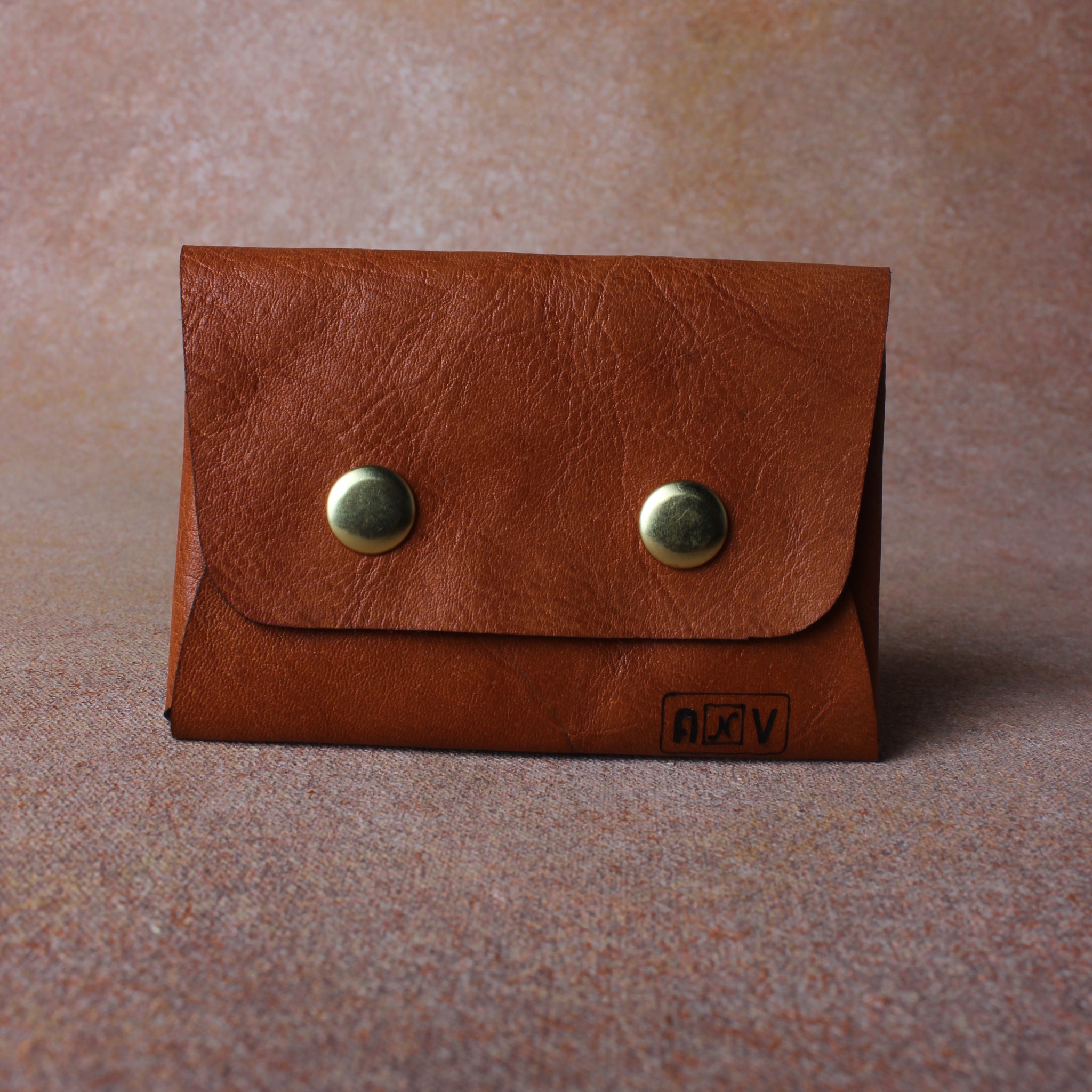 Timeless Appeal: Leather Card Pouch with Sutle Plane Texture