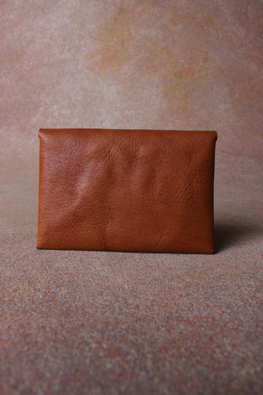 Timeless Appeal: Leather Card Pouch with Sutle Plane Texture